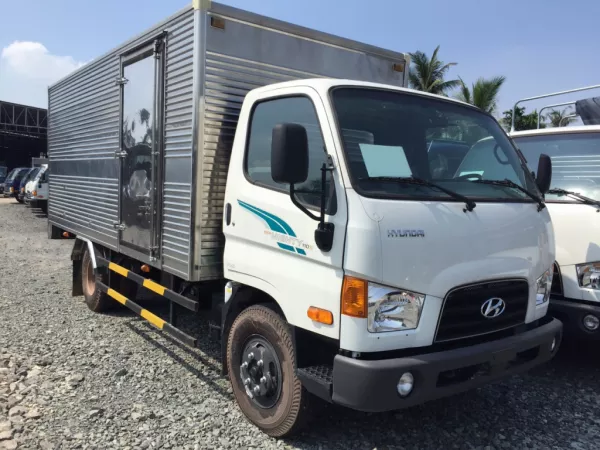 Dịch vụ thay Kính chắn gió xe tải Hyundai 7 tấn tận nơi